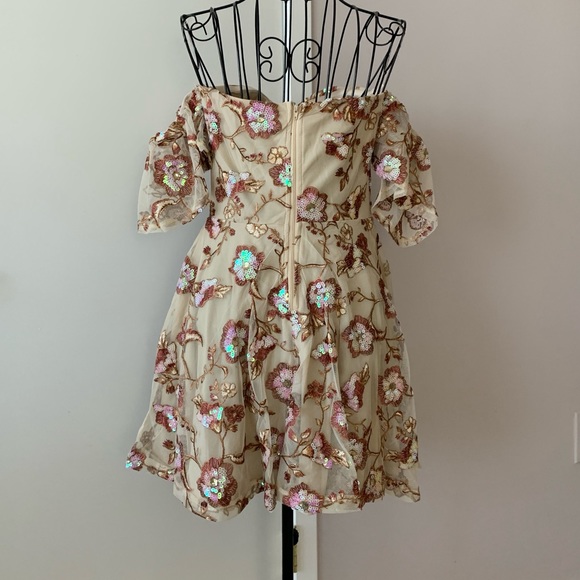 ♥️ Last One! {M} Off-the-Shoulder Sequin Dress - Picture 7 of 10